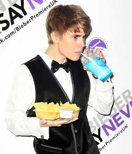 a big fan of 【Justin Bieber】《One Direction》 and 〓Zayn Malik〓 um maybe im a boring tweenie promise i follow back