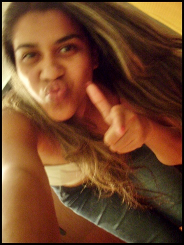 → Não tente me entender e mto menos me julgar! não sô perfeita, eu não nasci pra te agradar.