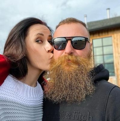 Generous and charming SD looking for a sweet and intelligent SB to spoil