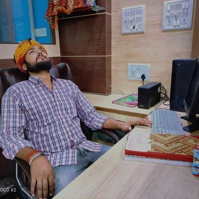 नजरे तलाशती है जिसे वो ख़ूबसूरत अहसास है काशी... मिलती है जहाँ मोक्ष की प्राप्ती वो अदभुत धाम है काशी !