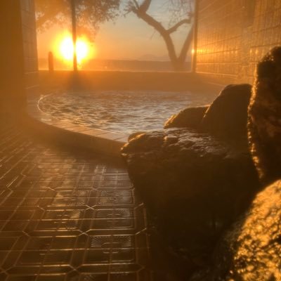 sasayaso's profile picture. 栃木県那珂川町馬頭温泉郷崖の上の古い旅館 美人の湯夕焼け温泉、日帰り温泉宿泊もやってます。入浴料金400円です。宿泊料金は、お問い合わせください。1名様でも泊まれます。館内の撮影×風景は◯ お部屋にWi-Fiが飛んでます。ご予約は、お電話かでお問い合わせください。ぜひフォローよろしくお願いします。ほぼ毎日、夕焼けの写真