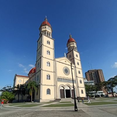 Asesor Inmobiliario
En Venezuela hay oportunidades y estamos listos para mostrarlas