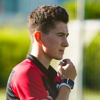 Exjugadora y entrenadora del Atletico de Madrid Femenino. Entrenadora del Getafe femenino ⚽️ Profesora en la RFFM 📚. Graduada en CAFYD🎓