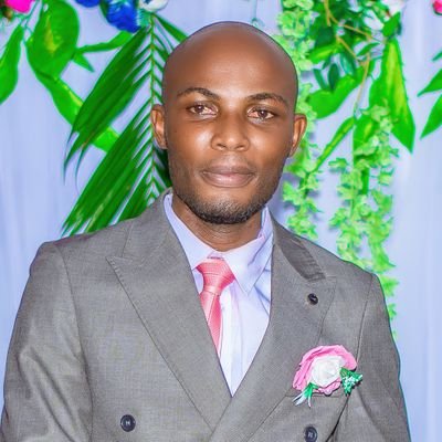 Journaliste,expert en communication,english teaching assistant et coordonnateur de (l'IBC) +243825293572(Whatsapp)