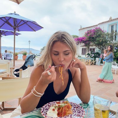 Olivia_050_'s profile picture. Crypto enthusiast/Traveler/BTC holder/Paper book fanatic🌟