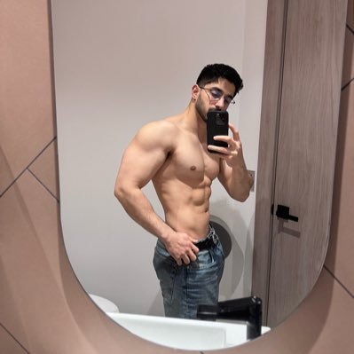 Amante de la actividad física 💪🏻 Trabajador emprendedor 🧠 Hago buen contenido en mi página privada 🔥