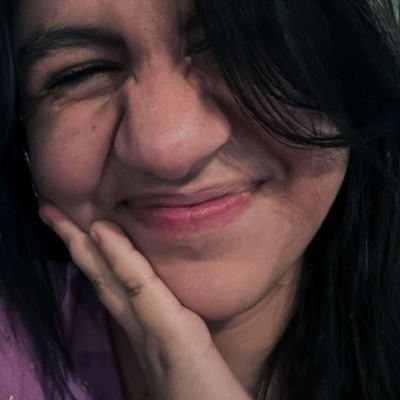 uma jovem aprendendo todo o dia a ser uma pessoa gentil.

cursando publicidade e propaganda.

casada!!!