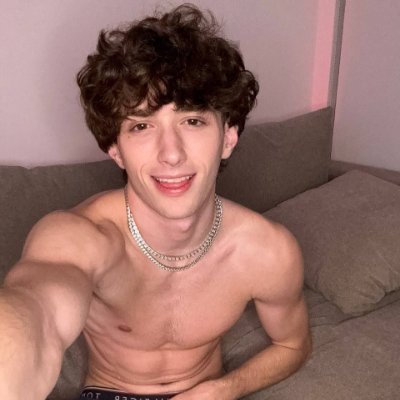 Am I a twink or twunk? Come tell me yourself⬇️
