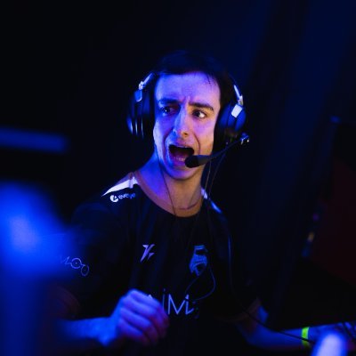 23 | 🇮🇹 | #DrawnToDare player for @mackoesports | @urosh_r6 | BushKid: @PjppuR6