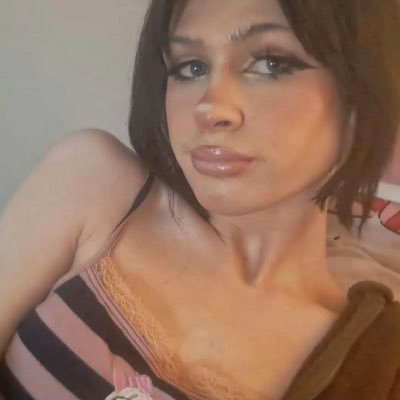 TSPrincess111's profile picture. 👸🏼 Spoiled 🇸🇪 trans girl ✨ 18yo, bratty and out of your league