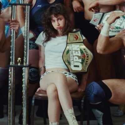 weirduyj's profile picture. 