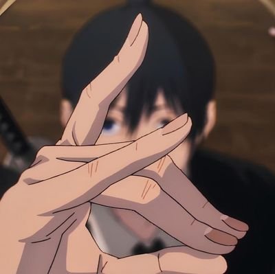 RvnNotYou's profile picture. Út í heiminn