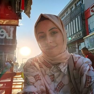 busrasvn16's profile picture. 