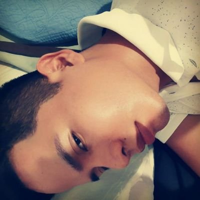 Si tienes millones de cosas para sonreír, no busques una para llorar
