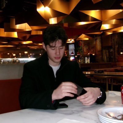 Theeyuann's profile picture. Ecom  - Documenting the comeback