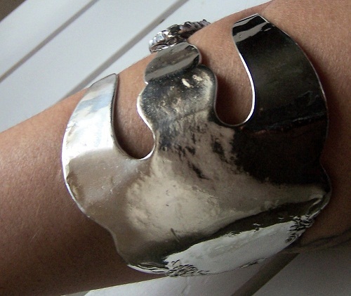 I am a self-taught artsit who transforms antique silverware, door hardware and various metals into wear-able art.