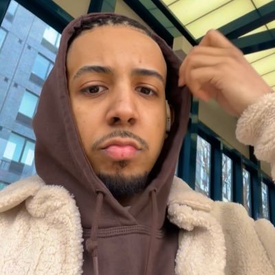 JusTheCredible's profile picture. Game, music, hoop head, 98'. I use this app for entertainment not socials 🇧🇿🇵🇷