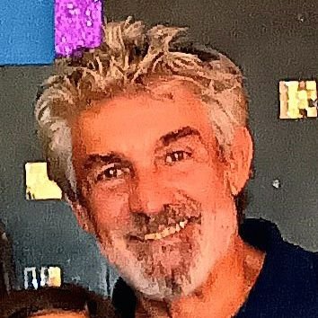 Peronista. Bostero. Riquelmista. Maradoneano. Los pueblos, cuando encuentran un hombre o mujer dignos de ellos, no siguen su doctrina, sino su nombre. (Evita).