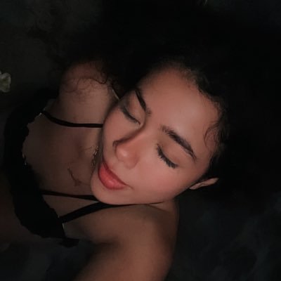 wye_e_ex's profile picture. Dimenticare 🥥