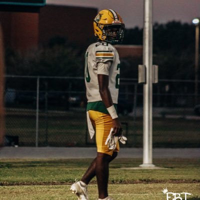 wr/db/ c/o 25/ ht: 5’11/ wt: 160/ phone : 352-572-2454 email: carterquez946@gmail