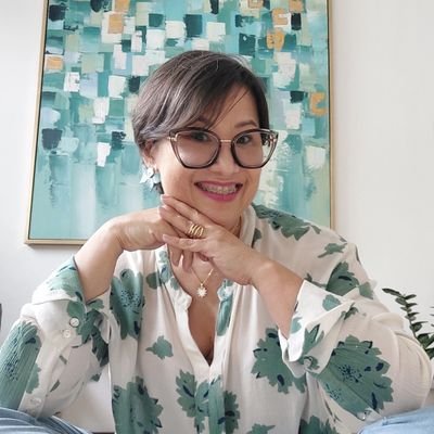 Psicóloga Clínica - UCV
Diploma en Gerencia de Proyectos Sociales - BID/UNIMET
Maestría en Estudios de la Mujer - UCV
Feminista, docente y coordinadora de AVESA