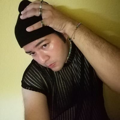 |||Javier||| 하비 .Freelance Journalist and Project Manager|| Politics|| Human rights || People are never unidimentional.
