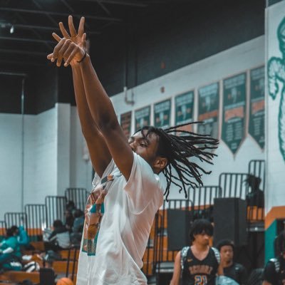 jermaine_switch's profile picture. 6’0 150 | CHSAS PG/SG/SF | c/o 2027 | # - 773-677-5596| ig - @ 12.jermaine            | my clips are not reversed im ambidextrous