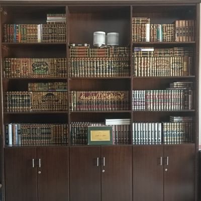خادم العلم والعلماء - لا تظلمنّ إذا ما كنت مقتدرا فالظلم مرتعه يفضي إلى الندمِ* تنام عينك والمظلوم منتبه يدعو عليك وعين الله لم تنمِ