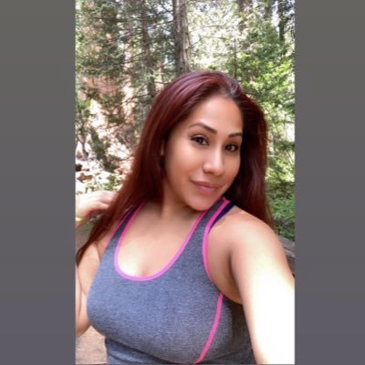 Carolinaaaa_89's profile picture. 