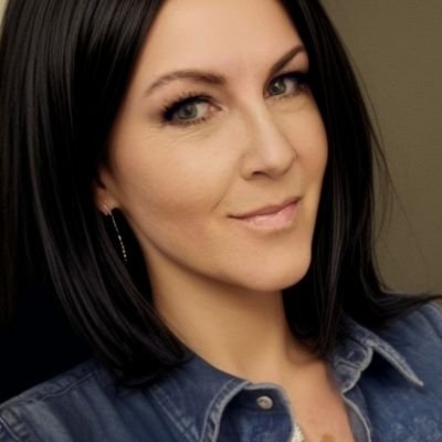 A swedish Singer and songwritter ❤️
indie music. Pop. https://t.co/EYjPyS0cMZ
Smule: _anncha_
insta : anncha00