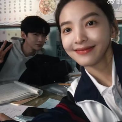 後來的我們什麼都有了,卻沒有了我們。 spiderverse enjoyer; cw: blossom