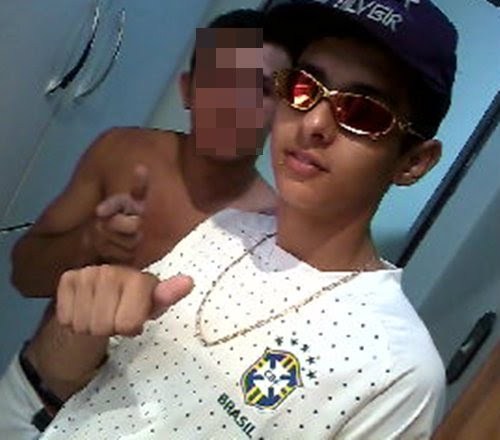 ♫ 'Eu' ♫ 'Fumo' ♫ 'Fumo' ♫ 'Mesmo' ♫