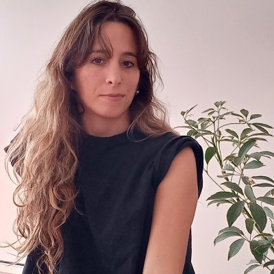 haciendonovela's profile picture. Recomiendo y analizo libros.
También escribo.