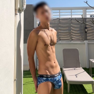 喜著三角野外拍照，相同嗜好者可同拍～身材結實及有大包很加分❤️～