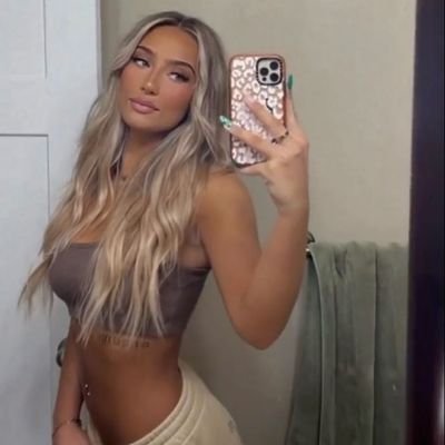 basememebabe's profile picture. Web3 bunny ()() show me the size of your Solana and I'll let you slip it in my warm lil wallet