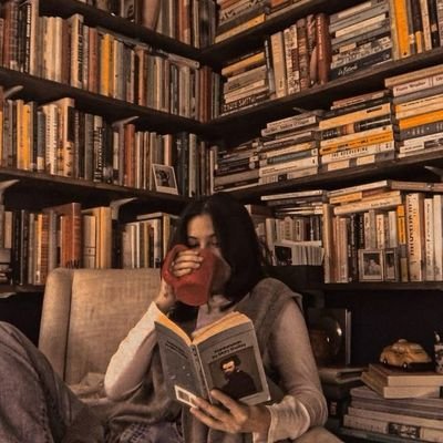 انا عالم قائِم بذاتِه  .