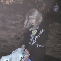 la cucaracha (@guillotinevibes) 's Twitter Profile
