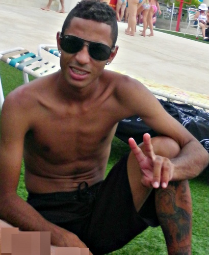 Você conhece o V α v α α ? prazer  V α v α α :D
Um menoor Sonhadoo em Buscar da Felicidade ♫