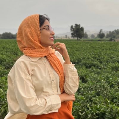 غیر اجتماعی | درگیر تناقضات | علاقمند به کتاب فیلم و فلسفه:)
