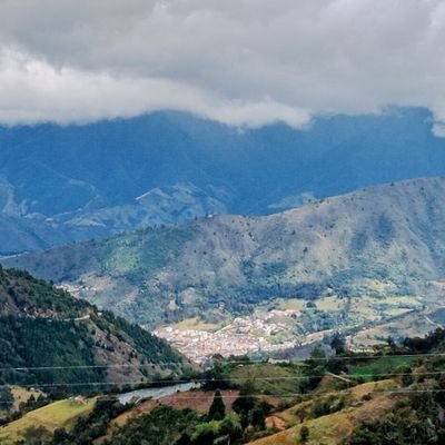 Ingeniero de alimentos , docente de corazón , amante de la libertad , convencido de que los ciudadanos educados solo permitirán que los gobiernen los sabios .