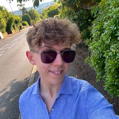 Vice Chairman (Campaigning & Policy) @CroydonYCs 💙 | Parli Staffer 👨💼 | Retail Worker 🛒| Student 👨🎓| Former Church PCC Member ✝️ | Views are my own 💭