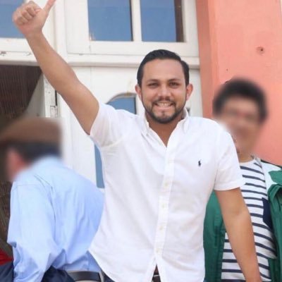 Guarandeño-Bolivarense de alma, vida y sombrero. Abogado en libre ejercicio. Defensor de la Democracia y la Libertad. #ElGuambraDeLentes 🤓