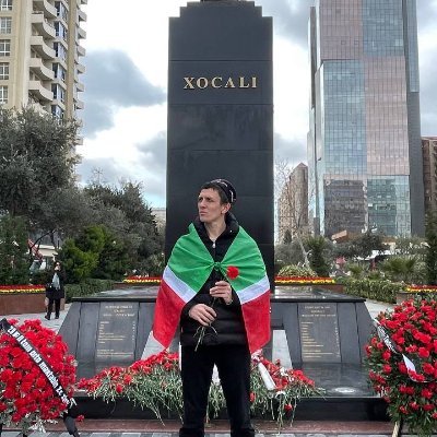 Tik turgan katta kokraklar rus