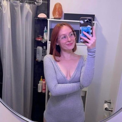 Am here for fun and hookup dj and also sell hot masturbating videos . I charge tho🥰
