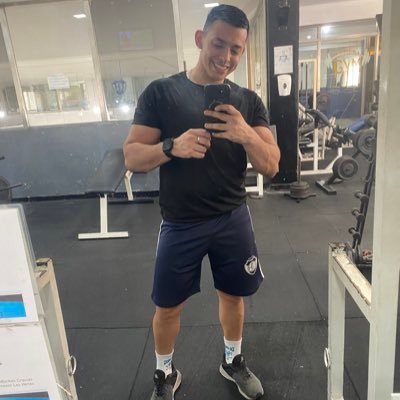 millonario, exitoso, bailarín, actor, cantante, carismático, lindo, influencer e inteligente. Todo eso me hubiese gustado ser.