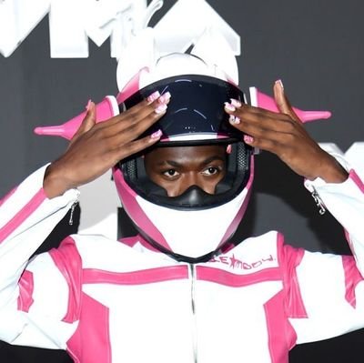 Lil Nas X fan account.
No leaks talk, please.
Gay, adult, he/him.