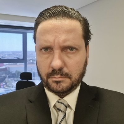 Advogado Constitucionalista e especializado em Direito Empresarial