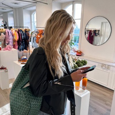 ALLYCLA17841420's profile picture. Real estate and graphics design