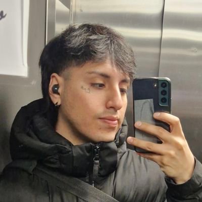 Amo hacer música y a veces el Valorant :))