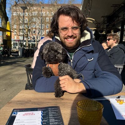 Berichtenredacteur @ADnl, Bundesliga-enthousiast, praat over voetbalshirts bij @tricotshow, heeft een hond, schrijft over Feyenoord